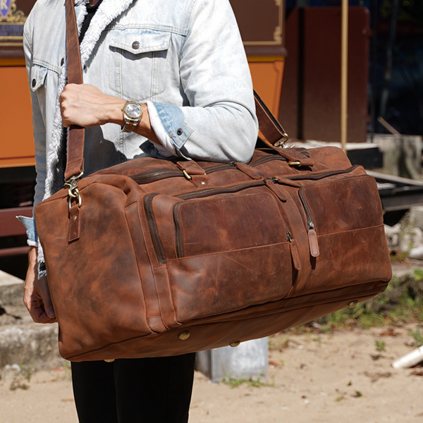 Spacious leather duffel bag featuring a ventilated shoe compartment for weekend getaways.